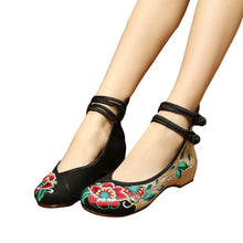 Load image into Gallery viewer, Beautiful Quality flower designed women shoes